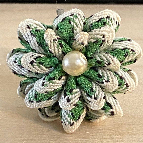 Vintage Handmade Crochet Screwback Earrings. - Picture 4 of 7